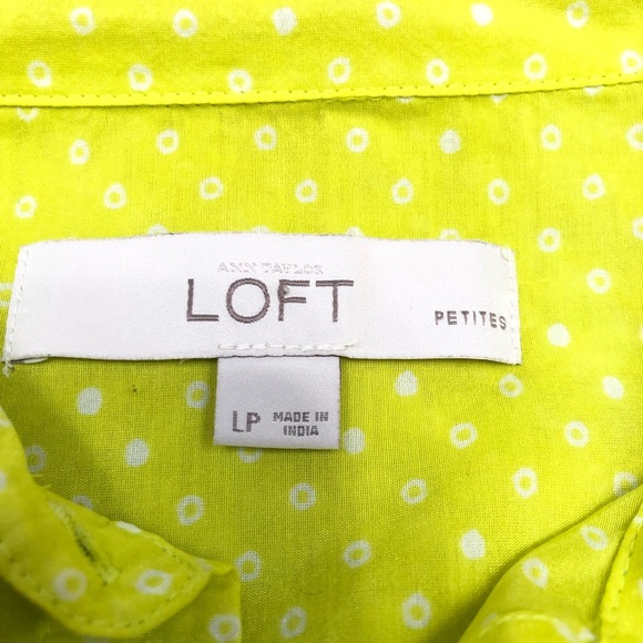 ⚡️sale⚡️Ann Taylor loft high neck button down top - Picture 5 of 8
